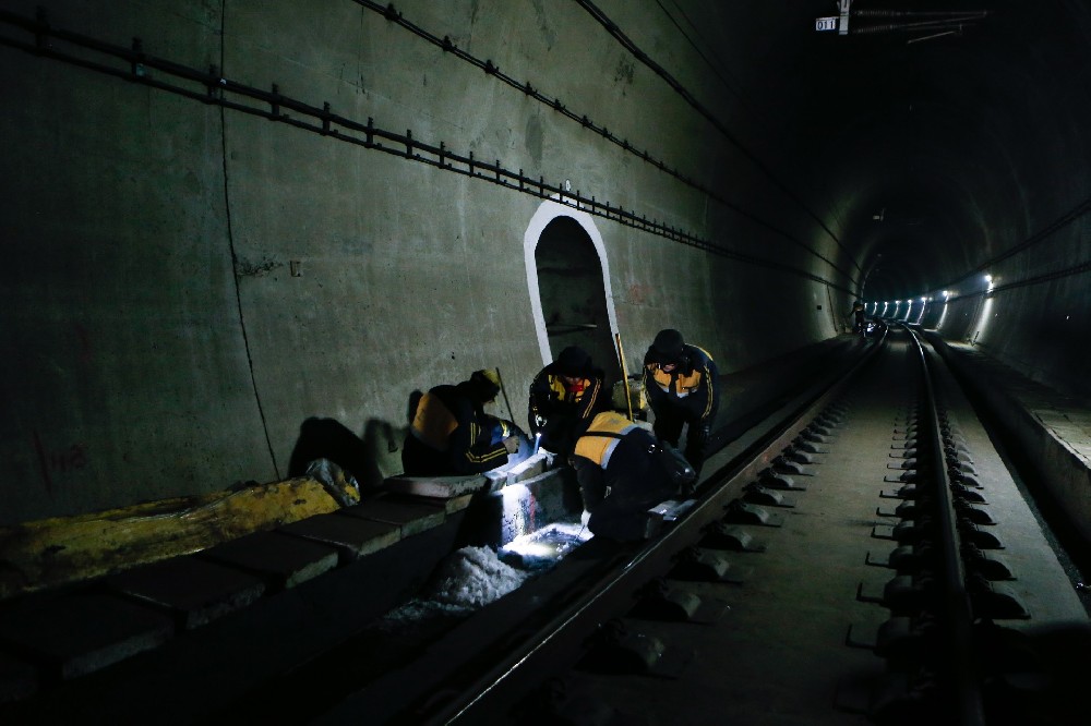 铁路运营隧道病害现状